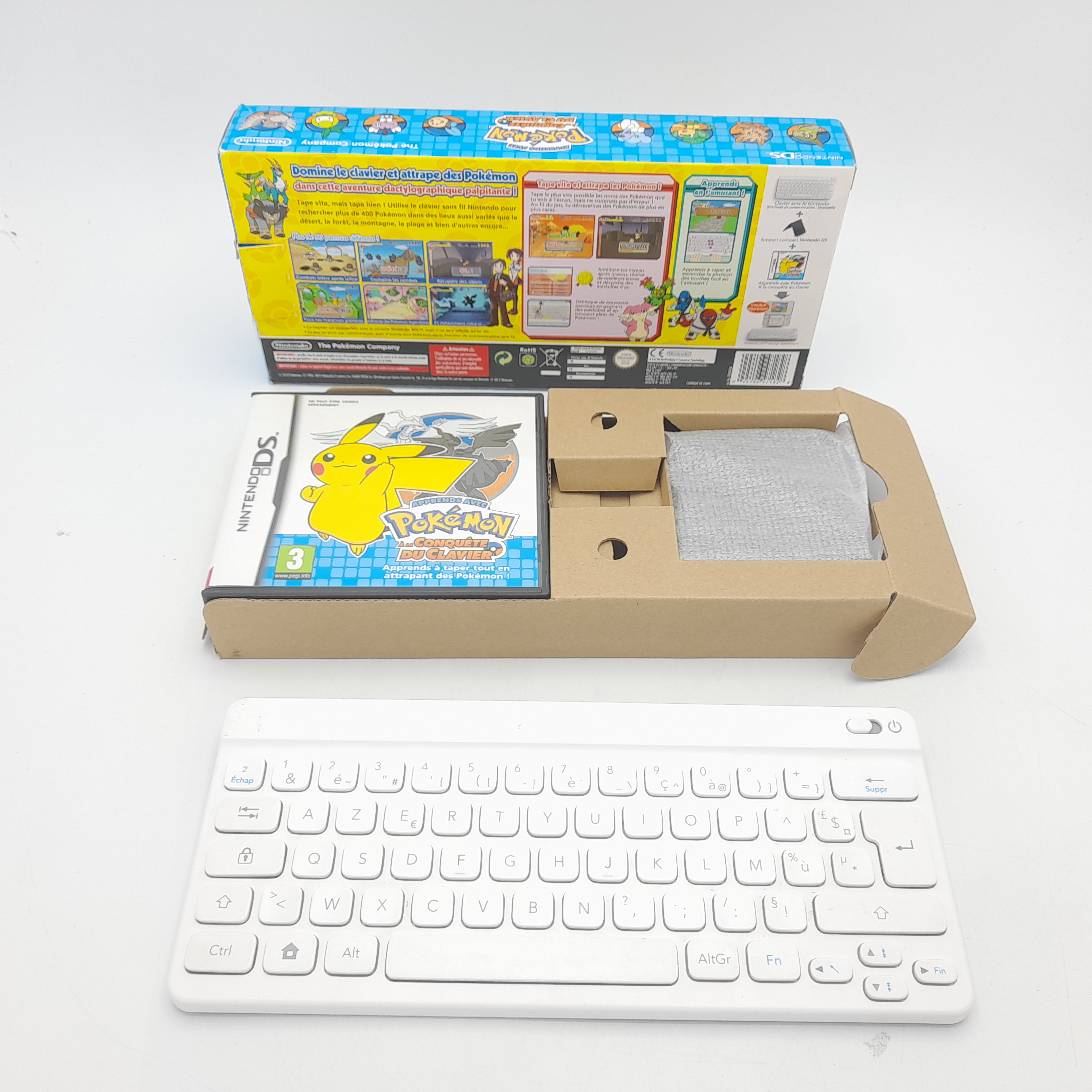 Foto van Learn With Pokémon: Typing Adventure & Nintendo Wireless Keyboard & DS Stand & in Doos - Franstalig