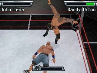 Oeh.. Dat is een harde trap van Randy Orton!